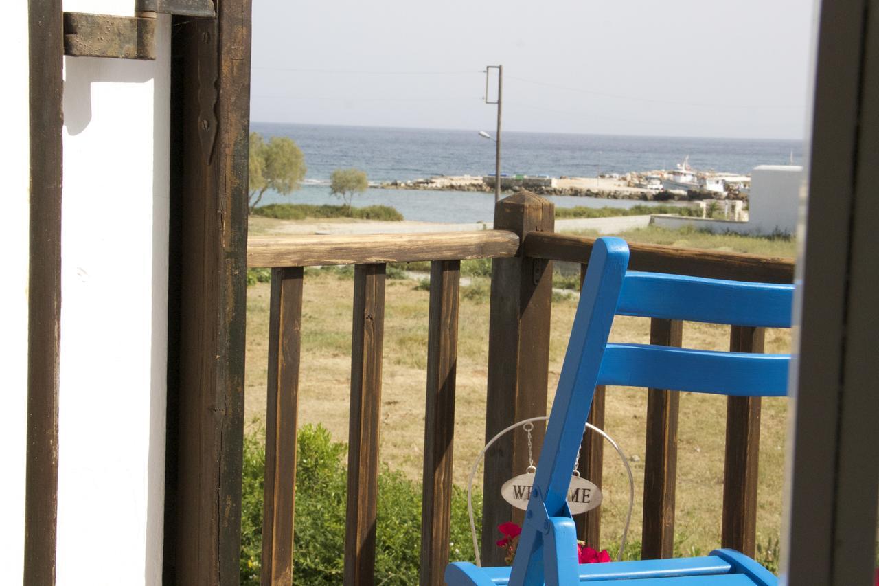 ホテル Arokaria Seaside アベラス エクステリア 写真